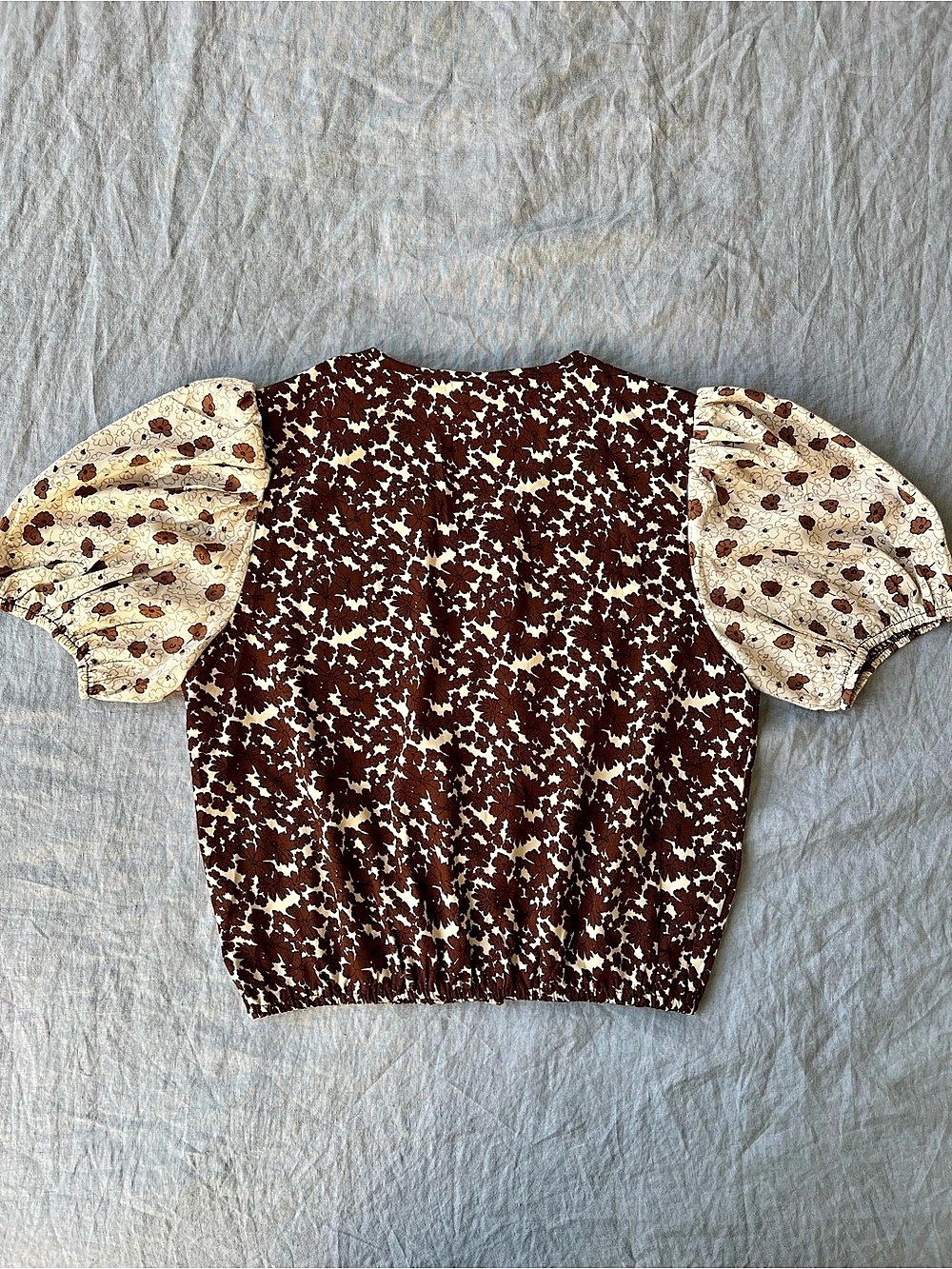 Graceland Floral Puff Sleeve Blouse in Brown & Cream Size Medium